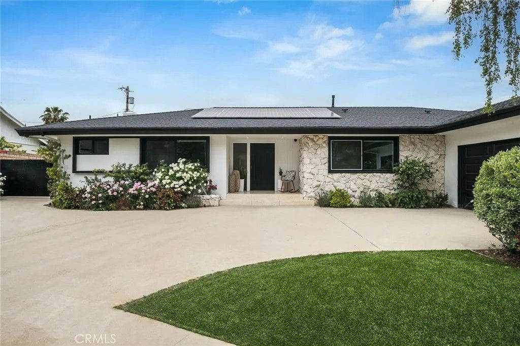 Photo of 23949 Nomar Street, Woodland Hills, CA 91367 (MLS # SR25242553)
