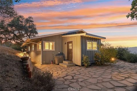 Tiny photo for 973 Quail Creek Road, Fallbrook, CA 92028 (MLS # OC25246157)