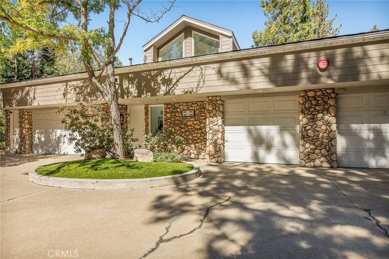 306 Villa Way