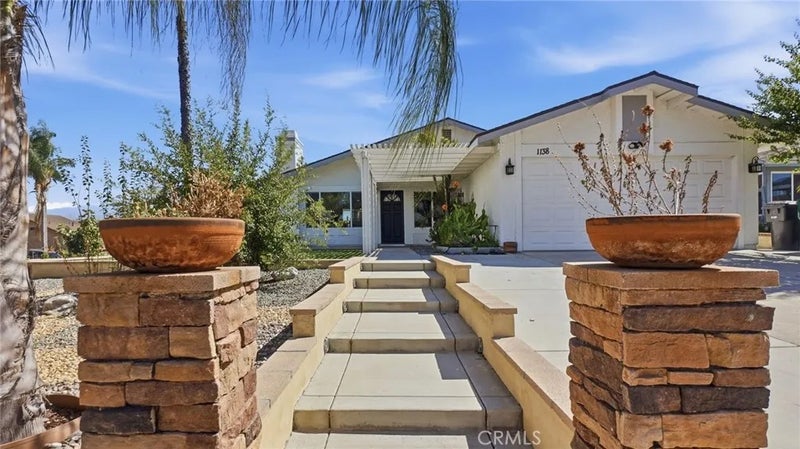 1138 Creekside