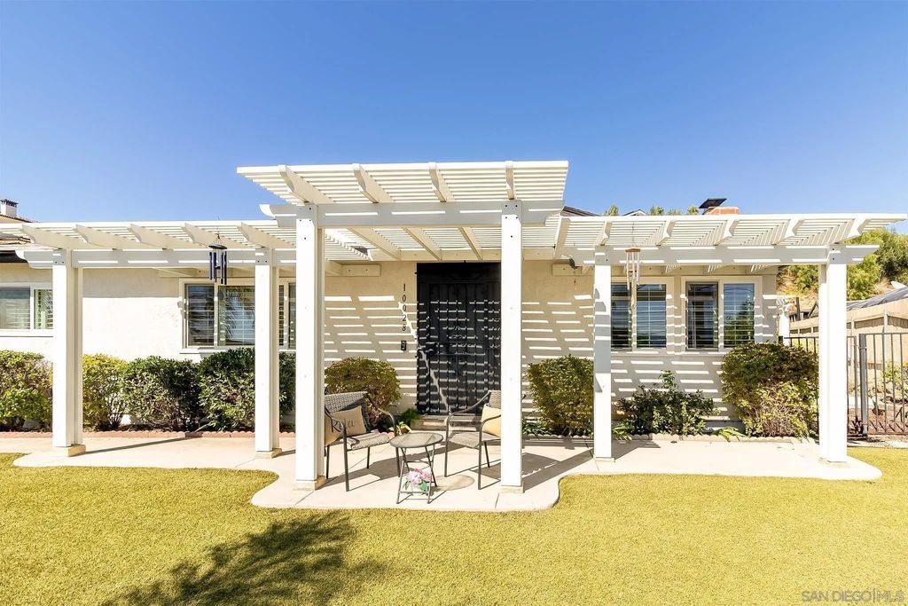 Photo of 10028 Resmar Pl, La Mesa, CA 91941 (MLS # 250040659)