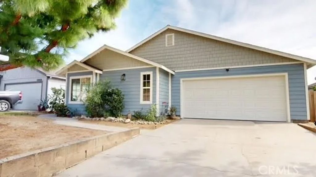 Photo of 13960 Almetz St, Sylmar, CA 91342 (MLS # BB26061738)