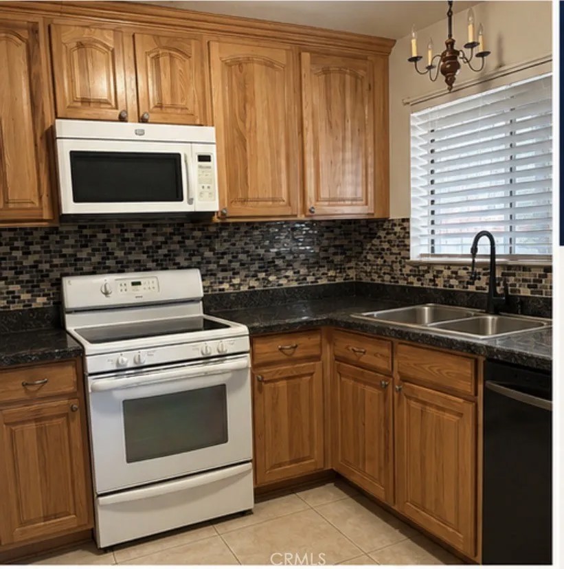15228 Laguna