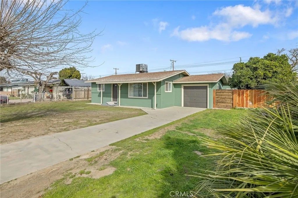 Photo of 364 S Newman Road, CA 93272 (MLS # FR26033744)