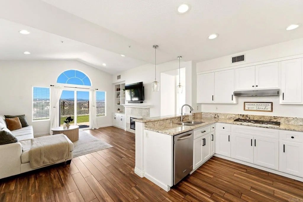 2467 Rock View