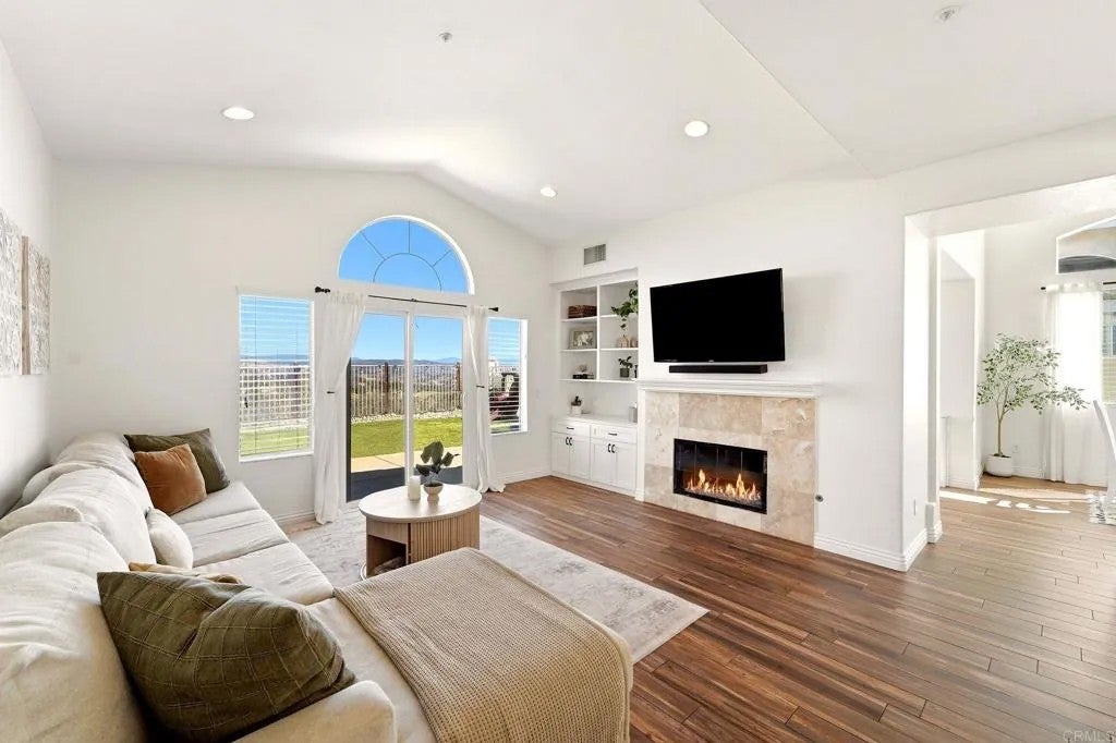 2467 Rock View
