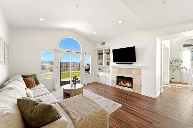 2467 Rock View