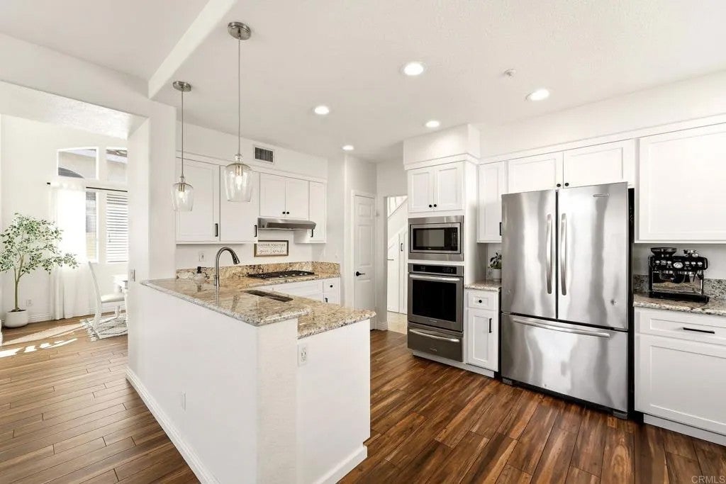 2467 Rock View