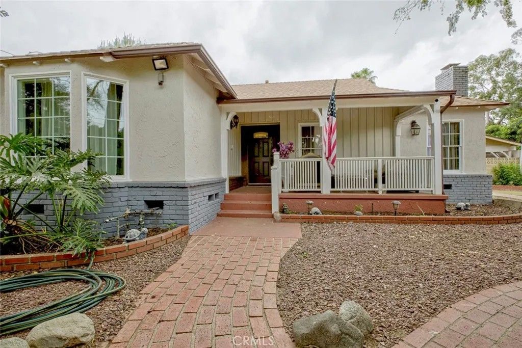 Photo of 15556 Valerio St, Van Nuys, CA 91406 (MLS # GD26037554)