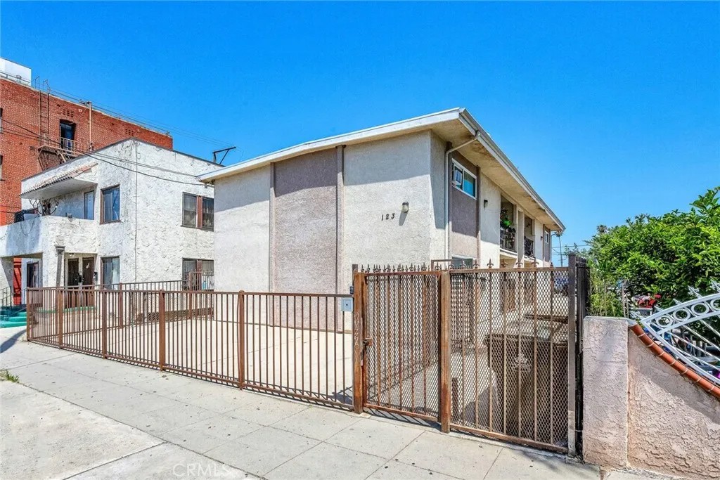 123 E I Street