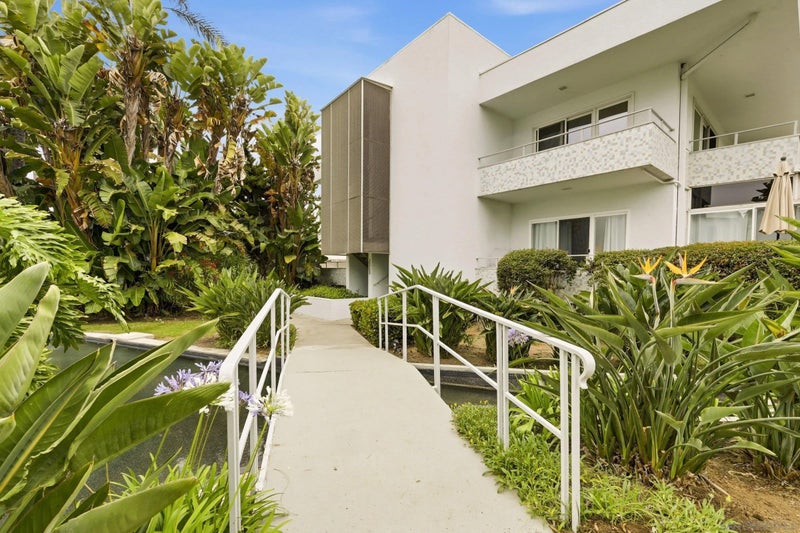 2364 Torrey pines Rd. 38