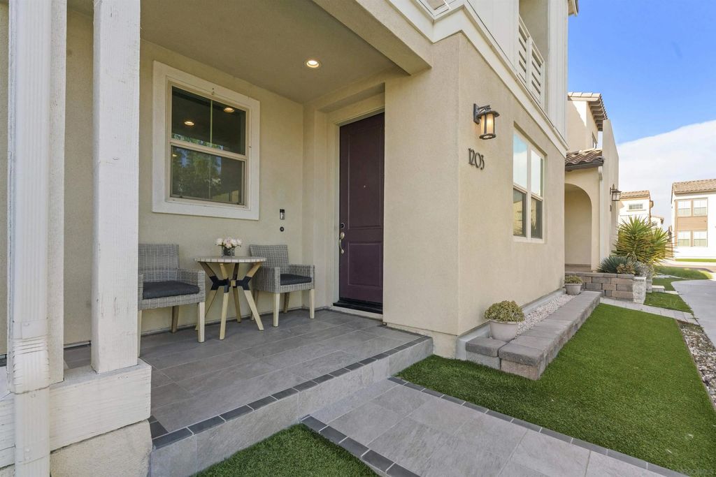 Photo of 1203 Camino Levante, Chula Vista, CA 91913 (MLS # 250038265)