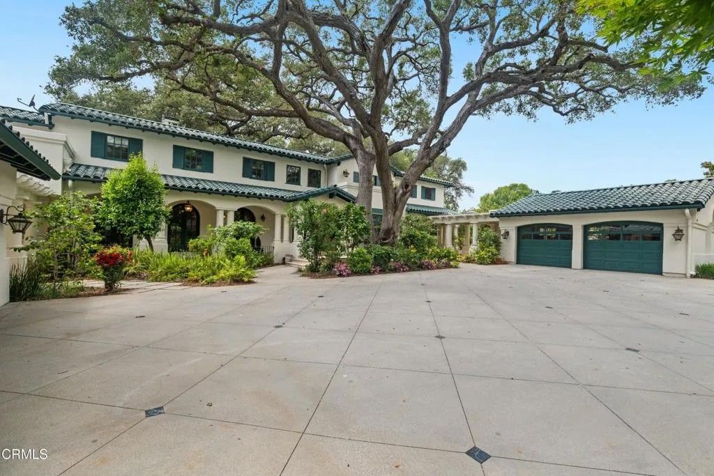 Photo of 519 Meadow Grove Street, La Canada Flintridge, CA 91011 (MLS # P1-27301)