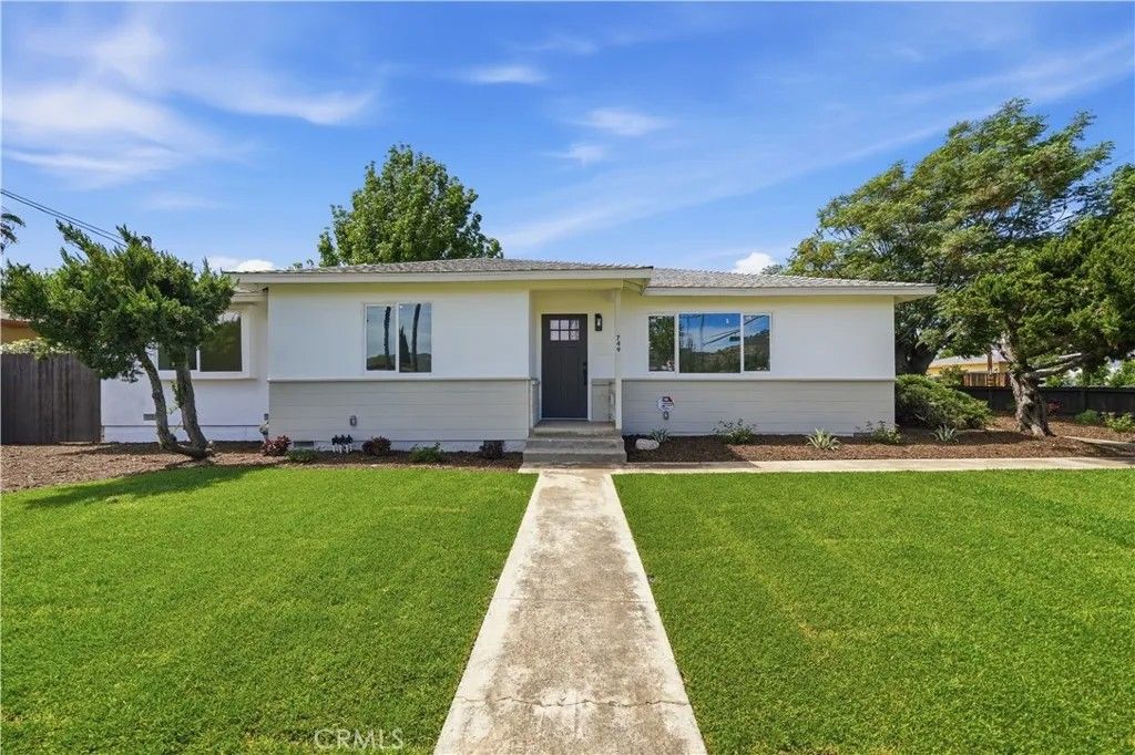 Photo of 749 N Midway Dr, Escondido, CA 92027 (MLS # SW26074335)