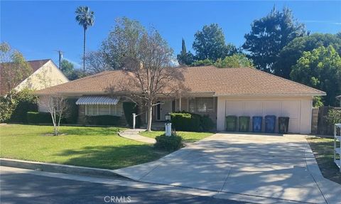 Photo of 6842 Chisholm Ave, Van Nuys, CA 91406 (MLS # SR26045353)