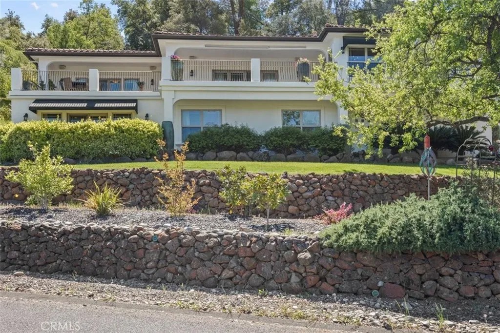 3217 Shallow Springs