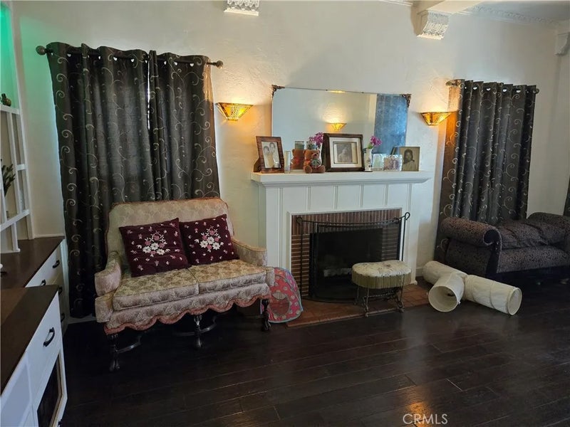 8215 S Mariposa