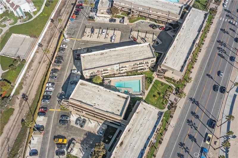 381 E Surfside