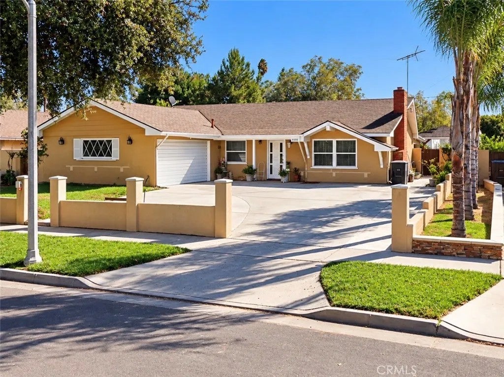 Photo of 9430 Hawthorne Avenue, Riverside, CA 92503 (MLS # PW26230183)