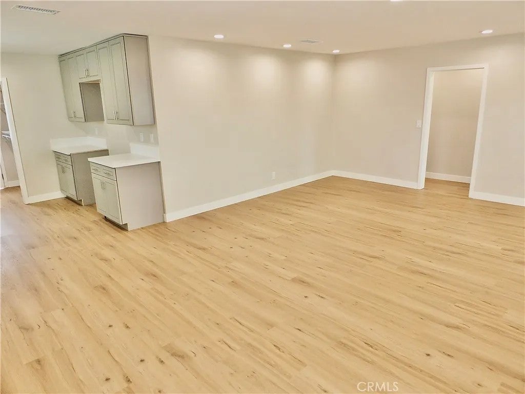 1335 W Burnett
