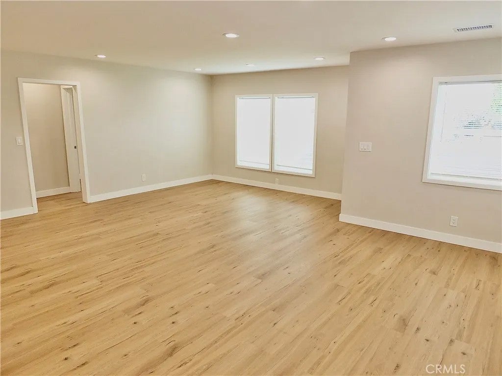 1335 W Burnett