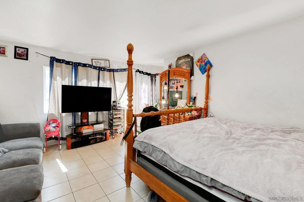 Photo of 1328 Buena St, Oceanside, CA 92058 (MLS # 260005864)