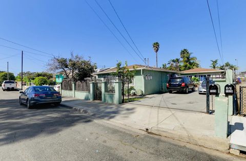 Photo of 1328 Buena St, Oceanside, CA 92058 (MLS # 260005864)
