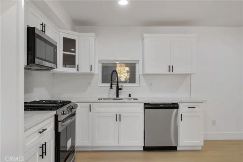 Tiny photo for 2706 S Cochran Ave, Los Angeles, CA 90016 (MLS # DW25275554)