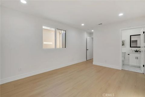 Tiny photo for 2706 S Cochran Ave, Los Angeles, CA 90016 (MLS # DW25275554)