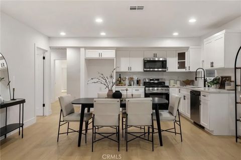 Tiny photo for 2706 S Cochran Ave, Los Angeles, CA 90016 (MLS # DW25275554)
