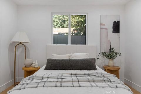 Tiny photo for 2706 S Cochran Ave, Los Angeles, CA 90016 (MLS # DW25275554)