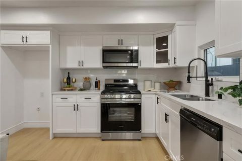 Tiny photo for 2706 S Cochran Ave, Los Angeles, CA 90016 (MLS # DW25275554)