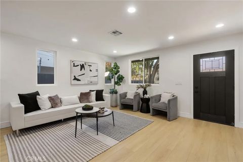 Tiny photo for 2706 S Cochran Ave, Los Angeles, CA 90016 (MLS # DW25275554)