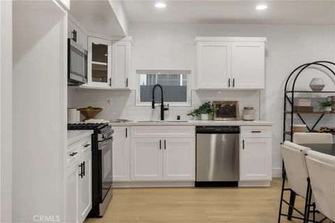 Tiny photo for 2706 S Cochran Ave, Los Angeles, CA 90016 (MLS # DW25275554)