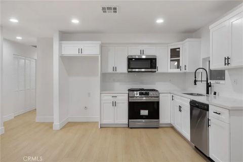 Tiny photo for 2706 S Cochran Ave, Los Angeles, CA 90016 (MLS # DW25275554)