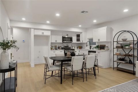 Tiny photo for 2706 S Cochran Ave, Los Angeles, CA 90016 (MLS # DW25275554)