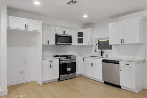 Tiny photo for 2706 S Cochran Ave, Los Angeles, CA 90016 (MLS # DW25275554)