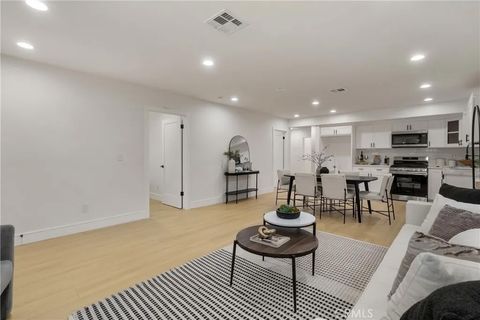 Tiny photo for 2706 S Cochran Ave, Los Angeles, CA 90016 (MLS # DW25275554)