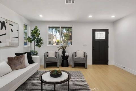 Tiny photo for 2706 S Cochran Ave, Los Angeles, CA 90016 (MLS # DW25275554)