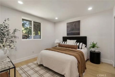 Tiny photo for 2706 S Cochran Ave, Los Angeles, CA 90016 (MLS # DW25275554)