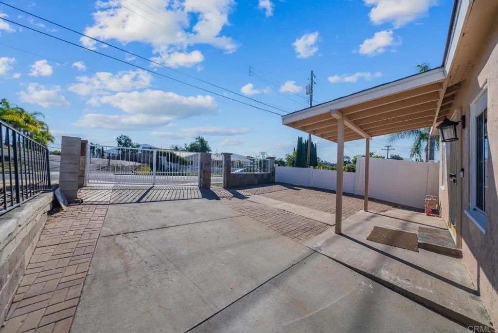 Photo of 724 Felicita Avenue, Spring Valley, CA 91977 (MLS # PTP2602160)