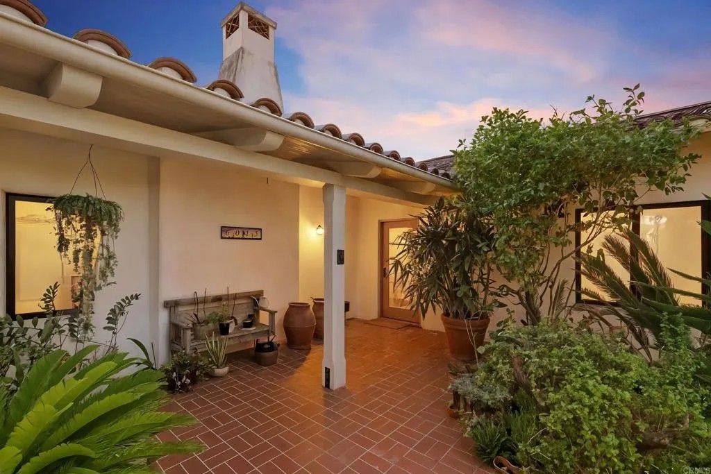Photo of 6015 La Flecha, Rancho Santa Fe, CA 92067 (MLS # NDP2510125)