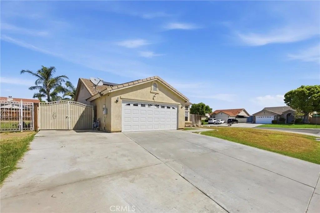 Photo of 3802 Windflower Avenue, Bakersfield, CA 93313 (MLS # SR26068565)