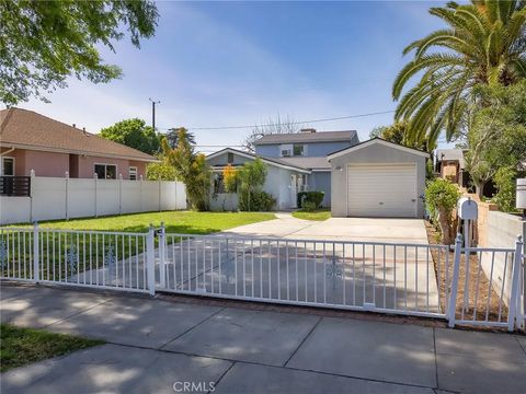 Photo of 1331 N Lamer Street, Burbank, CA 91506 (MLS # BB26048406)