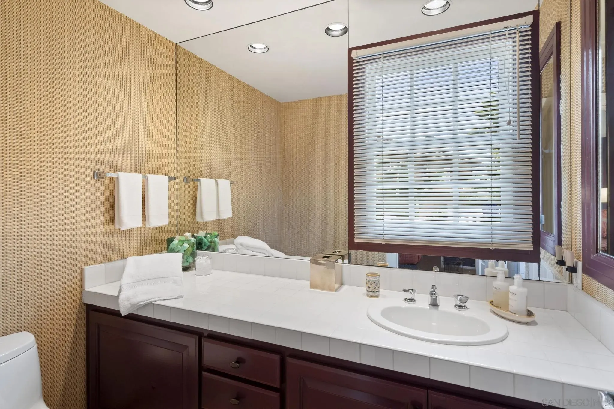 La Jolla, California 92037, United States, 3 Bedrooms Bedrooms, ,4 BathroomsBathrooms,Residential,Active,204382