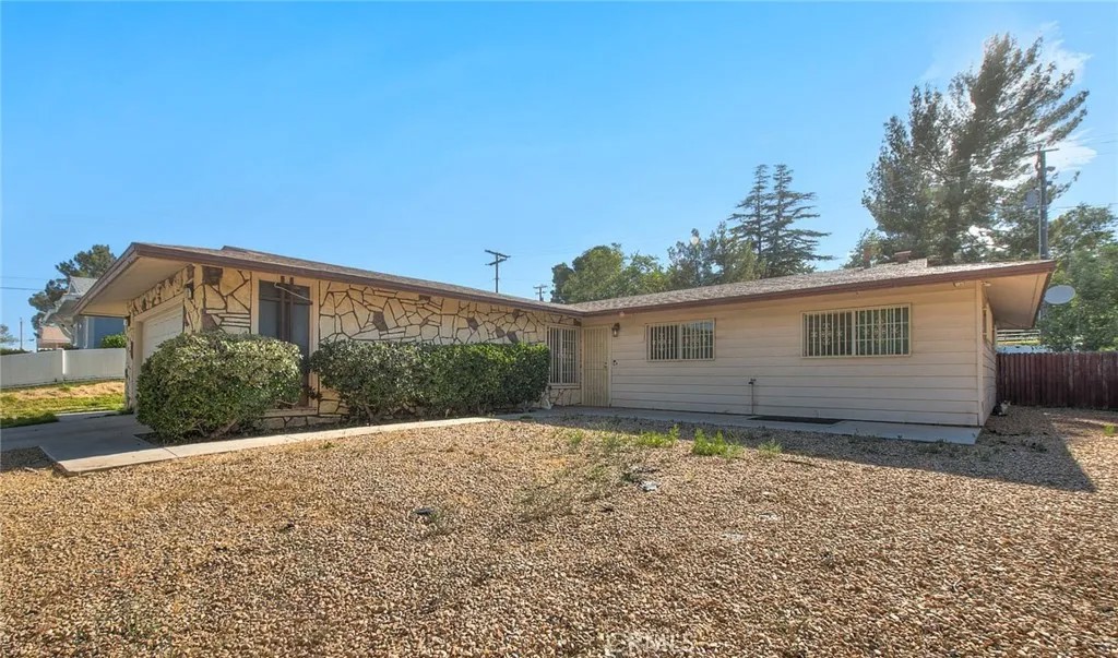 15800 Inyo