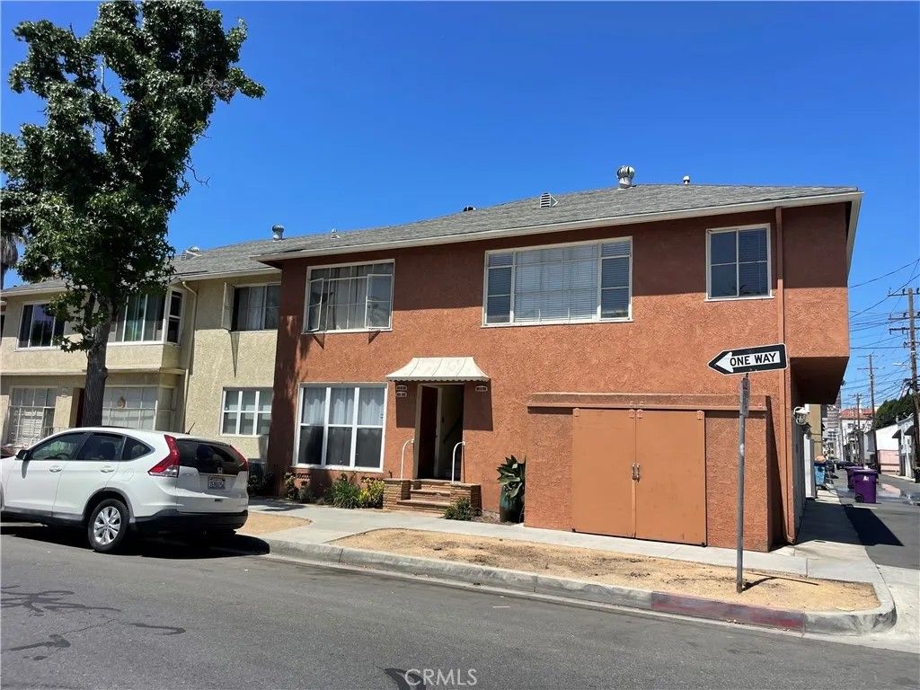 Photo of 15 Cerritos Pl, Long Beach, CA 90802 (MLS # RS25269659)