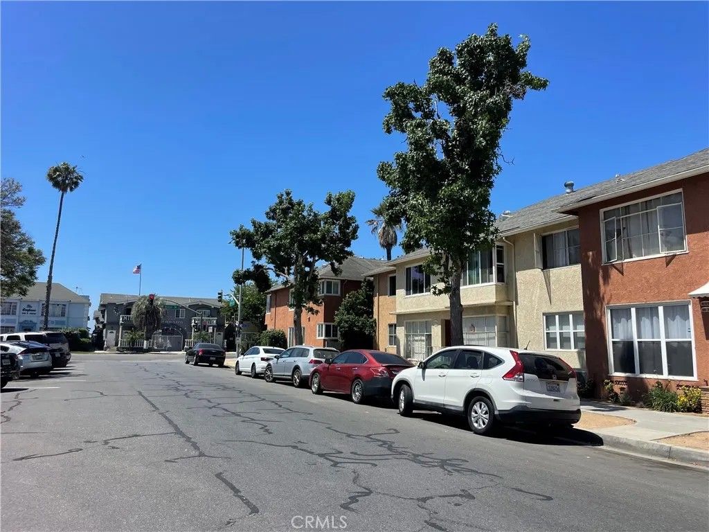 Photo of 15 Cerritos Pl, Long Beach, CA 90802 (MLS # RS25269659)