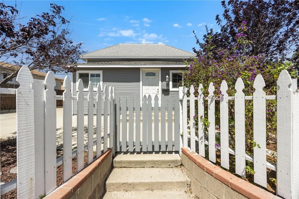 402 E Grand