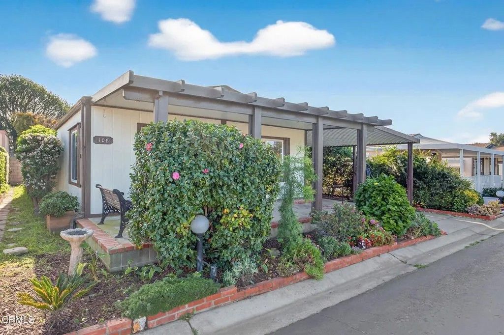 Photo of 4700 Aurora Dr #108, Ventura, CA 93003 (MLS # V1-33663)